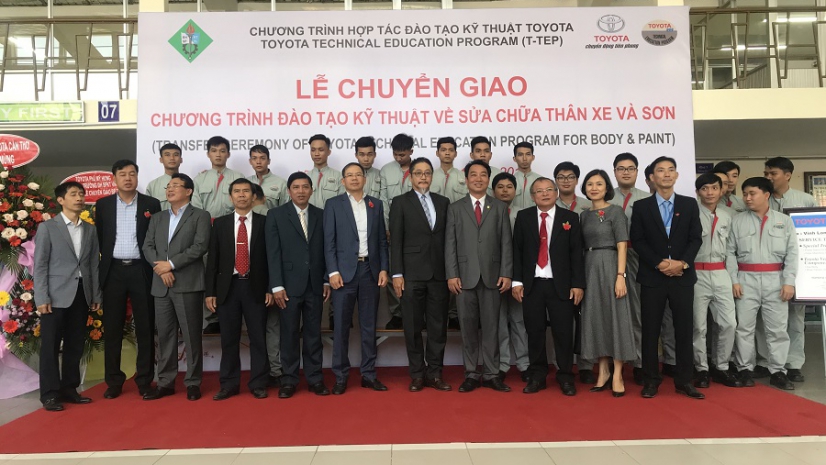 TOYOTA VIỆT NAM TÀI TRỢ GÓI THIẾT BỊ KỸ THUẬT ĐÀO TẠO SỬA CHỮA THÂN XE VÀ SƠN TỚI TRƯỜNG ĐHSP VĨNH LONG