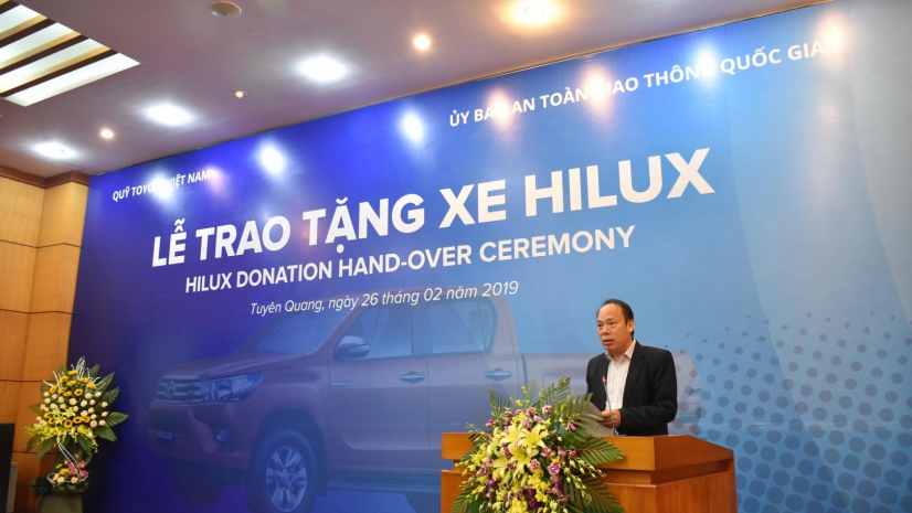 QUỸ TOYOTA VIỆT NAM TRAO TẶNG XE HILUX CHO TỈNH TUYÊN QUANG