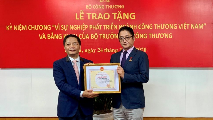 TỔNG GIÁM ĐỐC TOYOTA VIỆT NAM VINH DỰ NHẬN BẰNG KHEN CỦA CHÍNH PHỦ VÀ TỈNH VĨNH PHÚC