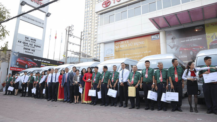 TOYOTA BÀN GIAO GẦN 200 XE HIACE CHO CÔNG TY CỔ PHẦN XE KHÁCH PHƯƠNG TRANG - FUTABUSLINES