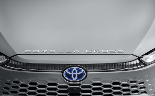 Biểu tượng chữ Corolla Cross phía trước (mạ Crôm)